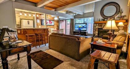 Deluxe 2-Bedroom Ski Retreat Walk to Snow Summit Mountain Resort