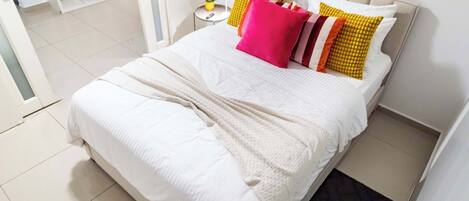 3 bedrooms, desk, iron/ironing board, travel crib