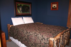 2 bedrooms, WiFi, bed sheets - Two bedroom attached Log cabin with Hot Tub (Estes Park)