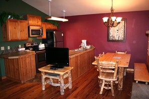 Dining - Two bedroom attached Log cabin with Hot Tub (Estes Park)