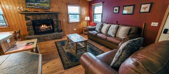 Two bedroom attached Log cabin with Hot Tub