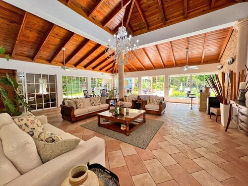 Luxury Villa w/ pool and jacuzzi!