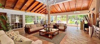 Luxury Villa w/ pool and jacuzzi!