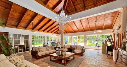 Luxury Villa w/ pool and jacuzzi!