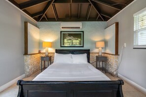 4 bedrooms, desk, iron/ironing board, travel cot