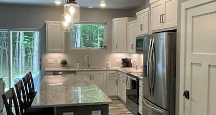 Door Co 4 Master Suite Home - Sleeps 12 - Hot Tub!