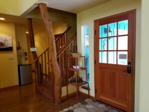 Interior - 4 bed/4 bath Entire custom-built house 5 mins from Volcanoes National Park (Volcano)