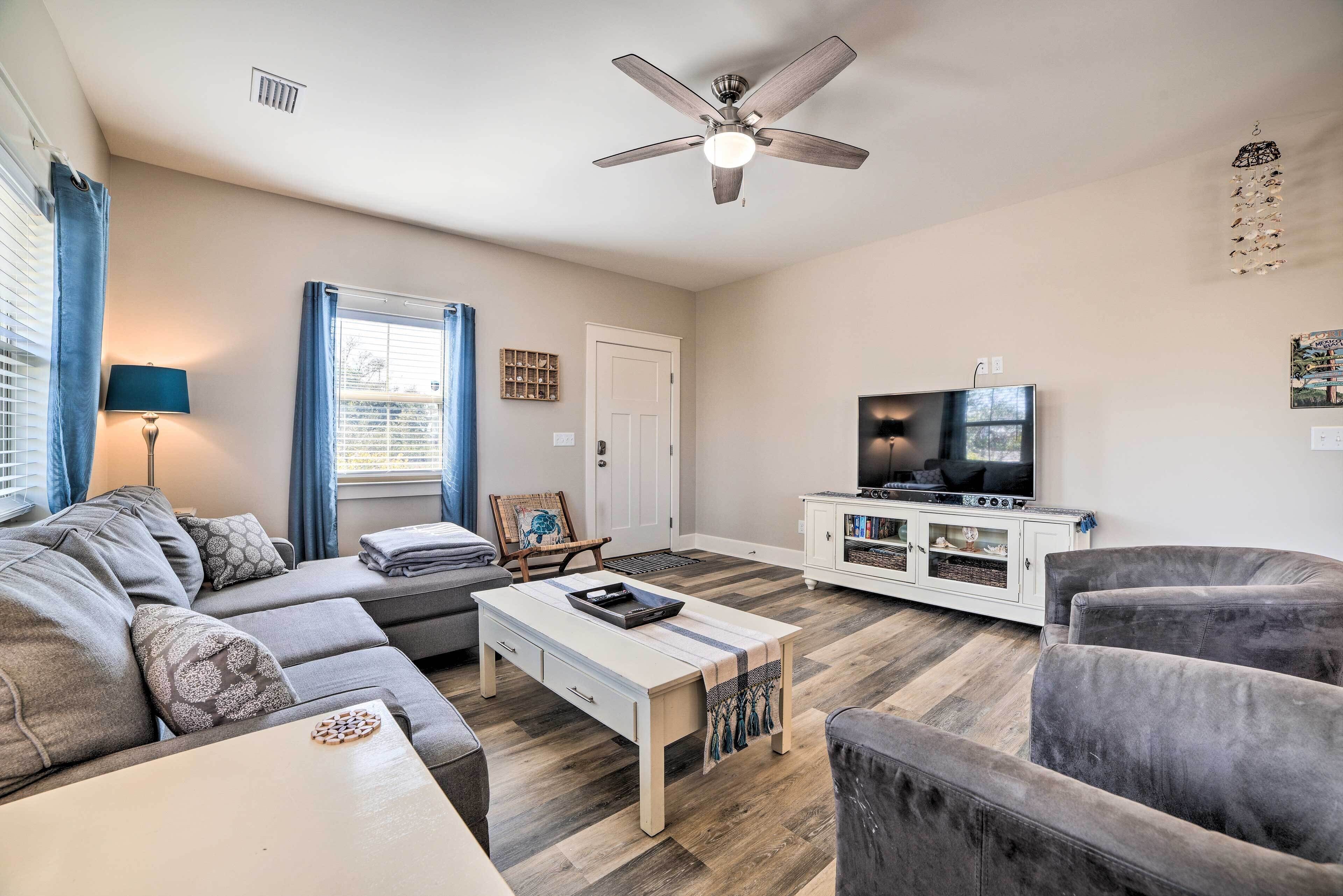 Mexico Beach Getaway w/ Patio - Steps to Beach!