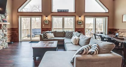 Mt. Top Rustic Chalet in Eagle Rock Resort.