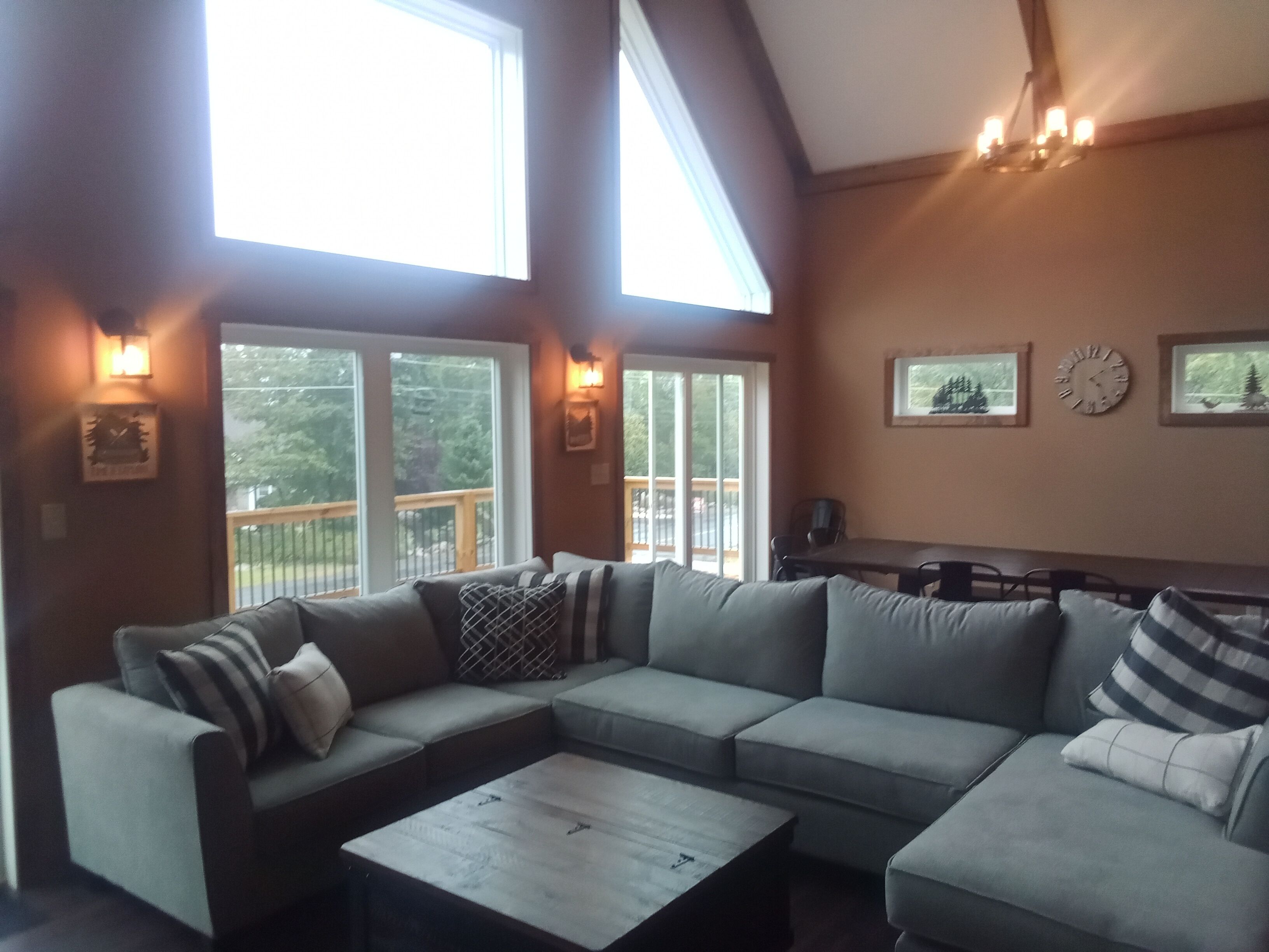 Mt. Top Rustic Chalet in Eagle Rock Resort. 