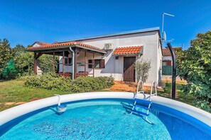 Pool - Holiday home with outpool (Valbandon)