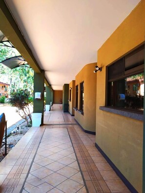 المنشأة من الخارج