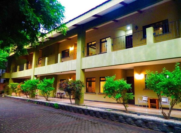 المنشأة من الخارج