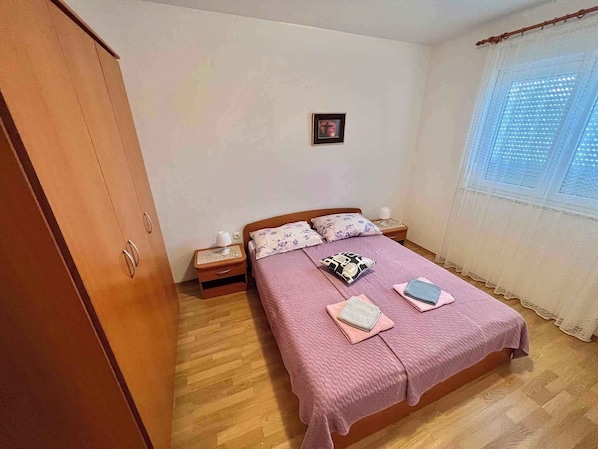 2 室のベッドルーム、WiFi