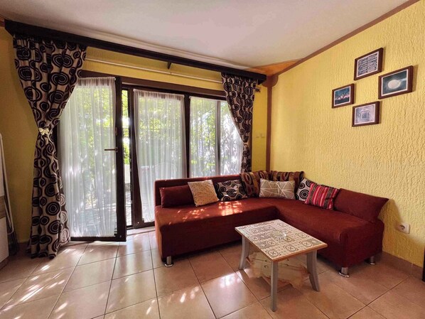 TV - Holiday apartment with terrace and air conditioning (Dramalj)