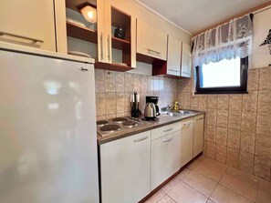 Fridge, stovetop, coffee/tea maker, cookware/dishes/utensils