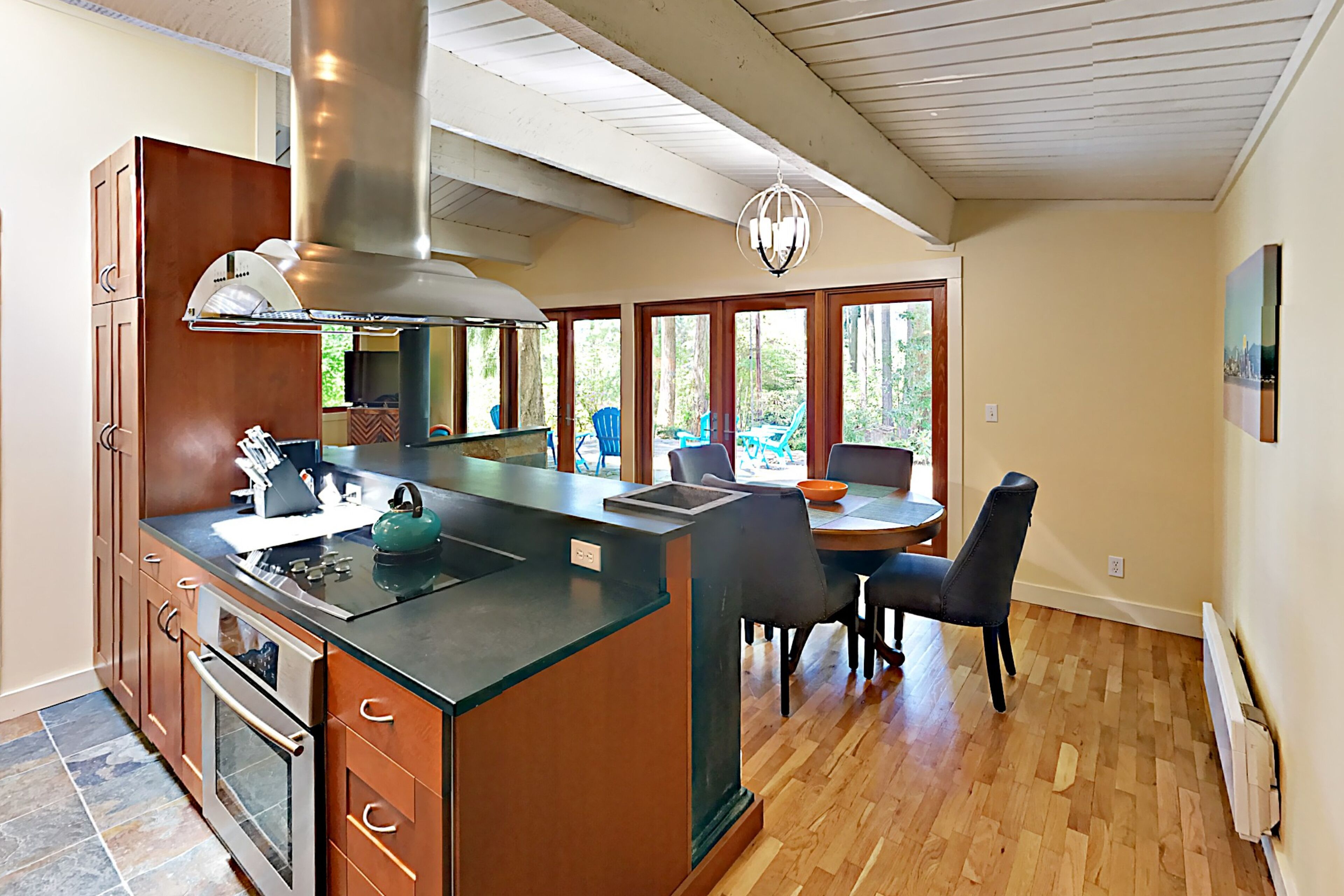 Remodeled Home: Wood Stove, Patio, Spacious Yard & Kayaks – Steps to Bay