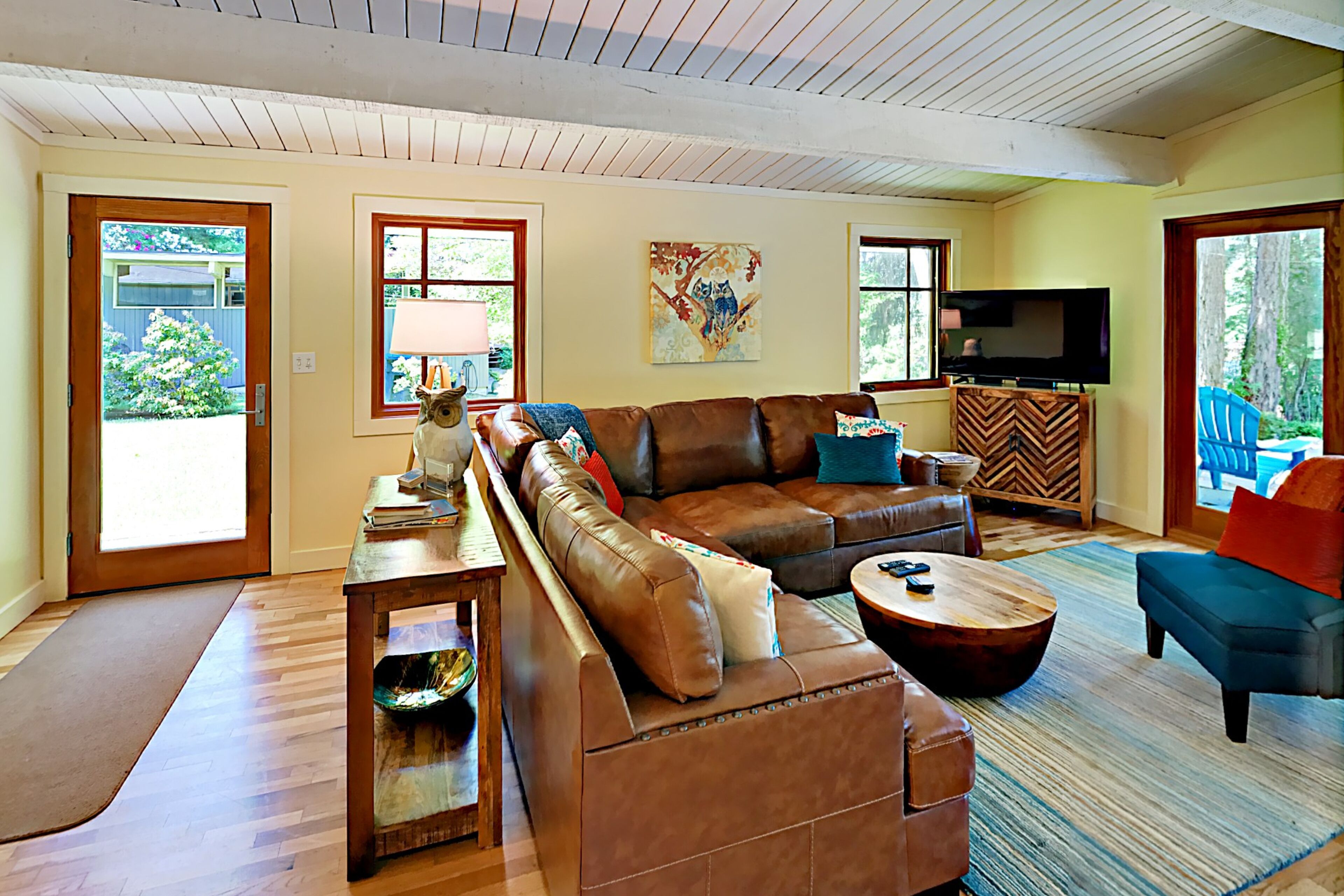 Remodeled Home: Wood Stove, Patio, Spacious Yard & Kayaks – Steps to Bay