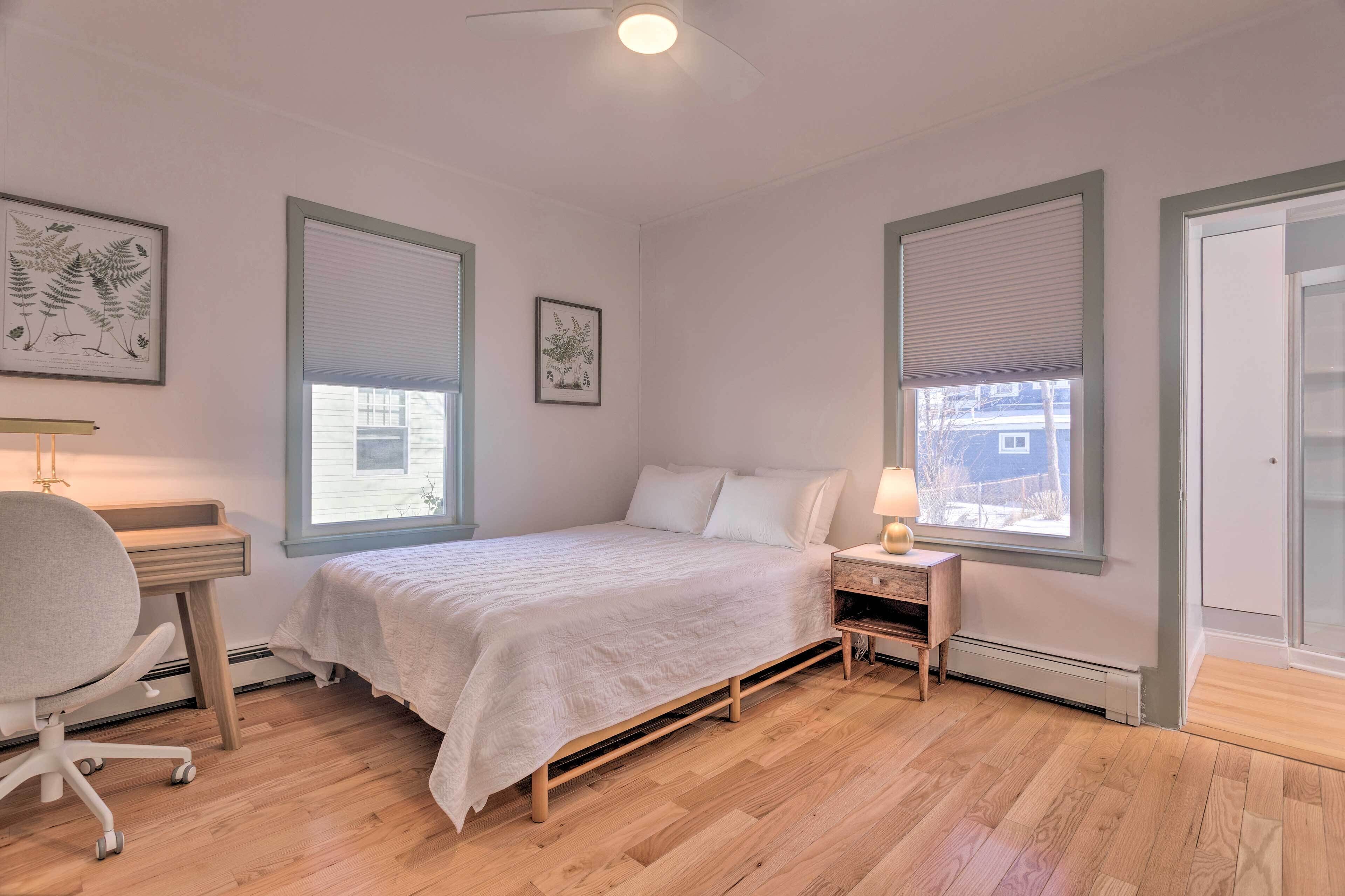 Renovated Barrington Cottage w/ Beach Access!