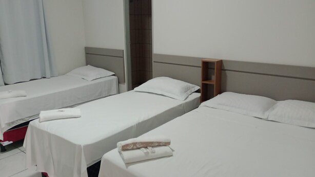 Traditional Quadruple Room, Multiple Beds | WiFi (free), bed sheets - Hotel california (Barreiras)