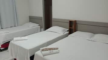 Habitación cuádruple tradicional, varias camas | Wifi gratis y ropa de cama