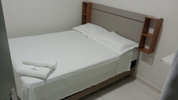 Quarto casal tradicional | Wi-Fi de cortesia, roupa de cama
