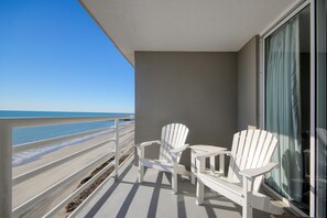 Property grounds - Corner Condo 2BR Wrap-around oceanfront balcony w/ shared pool and hot tub! (Myrtle Beach)