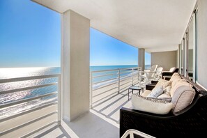 Property grounds - Corner Condo 2BR Wrap-around oceanfront balcony w/ shared pool and hot tub! (Myrtle Beach)