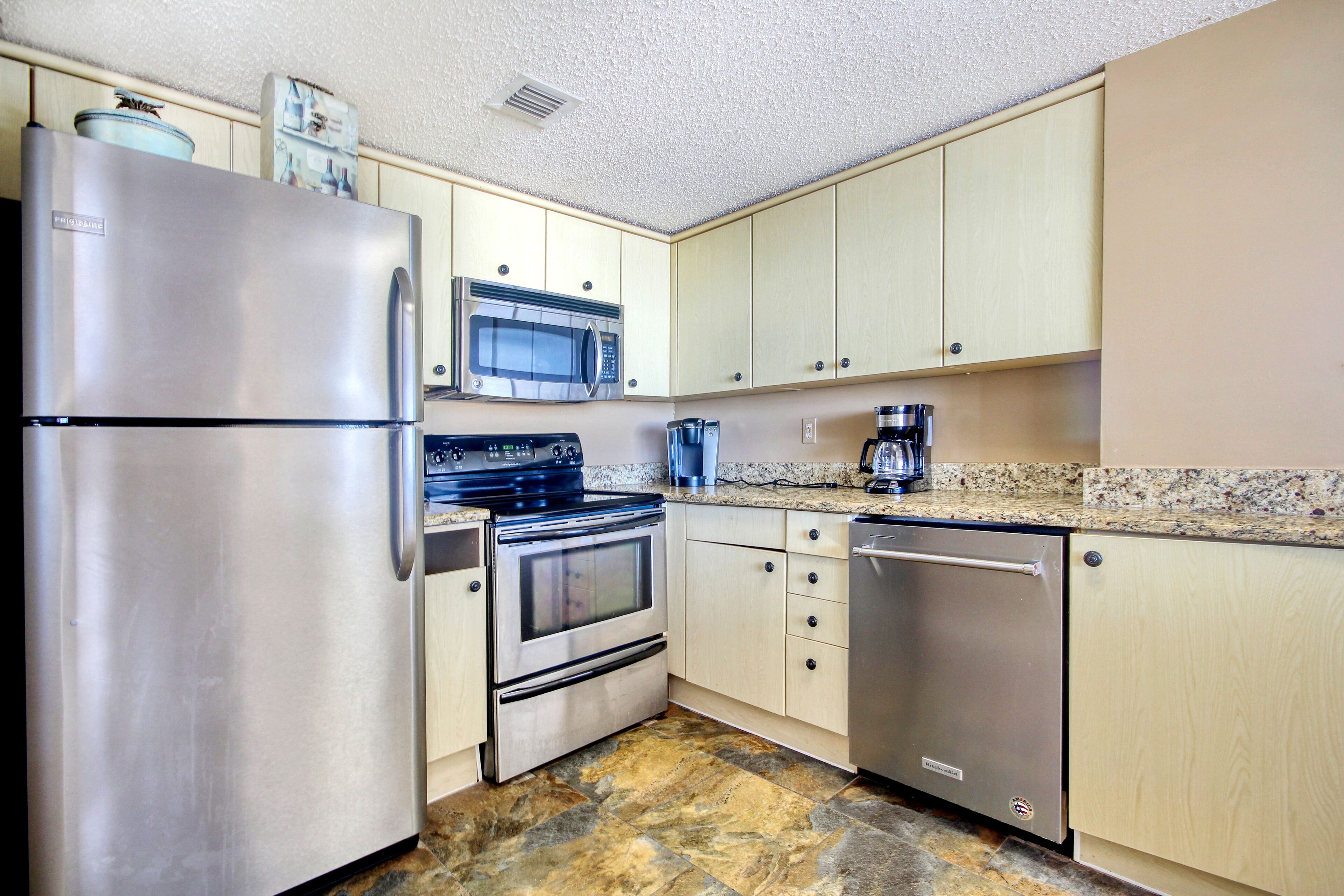 Panoramic Ocean Views from Wraparound Balcony! All-Suite Corner Condo