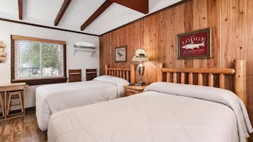 Habitación Premium, 2 camas matrimoniales, vista al lago | Ropa de cama de alta calidad, edredón y camas con efecto memoria