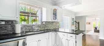 Luxury Home: Heated Pool (Still Open!), Hot Tub, 4 Kings, Near Chicago