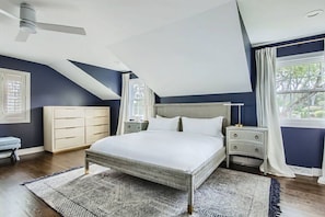 6 bedrooms, desk, iron/ironing board, travel cot