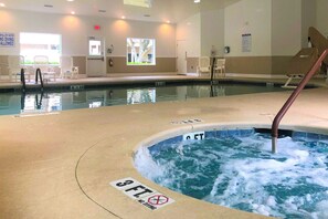 Innendørsbasseng