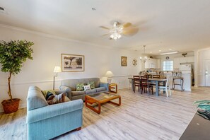 Flat-screen TV, DVD player - Magnolia Pointe Gem | Pools, Golf | Patio with Golf Course Views (Myrtle Beach)