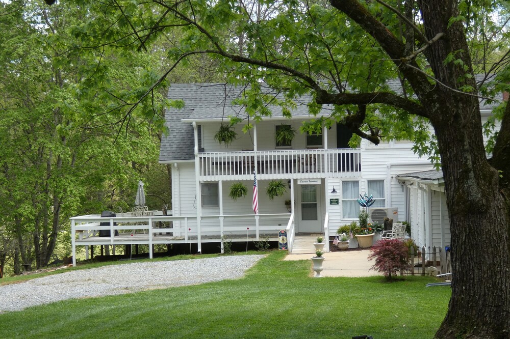 Historic Farmhouse Guest Quarters
