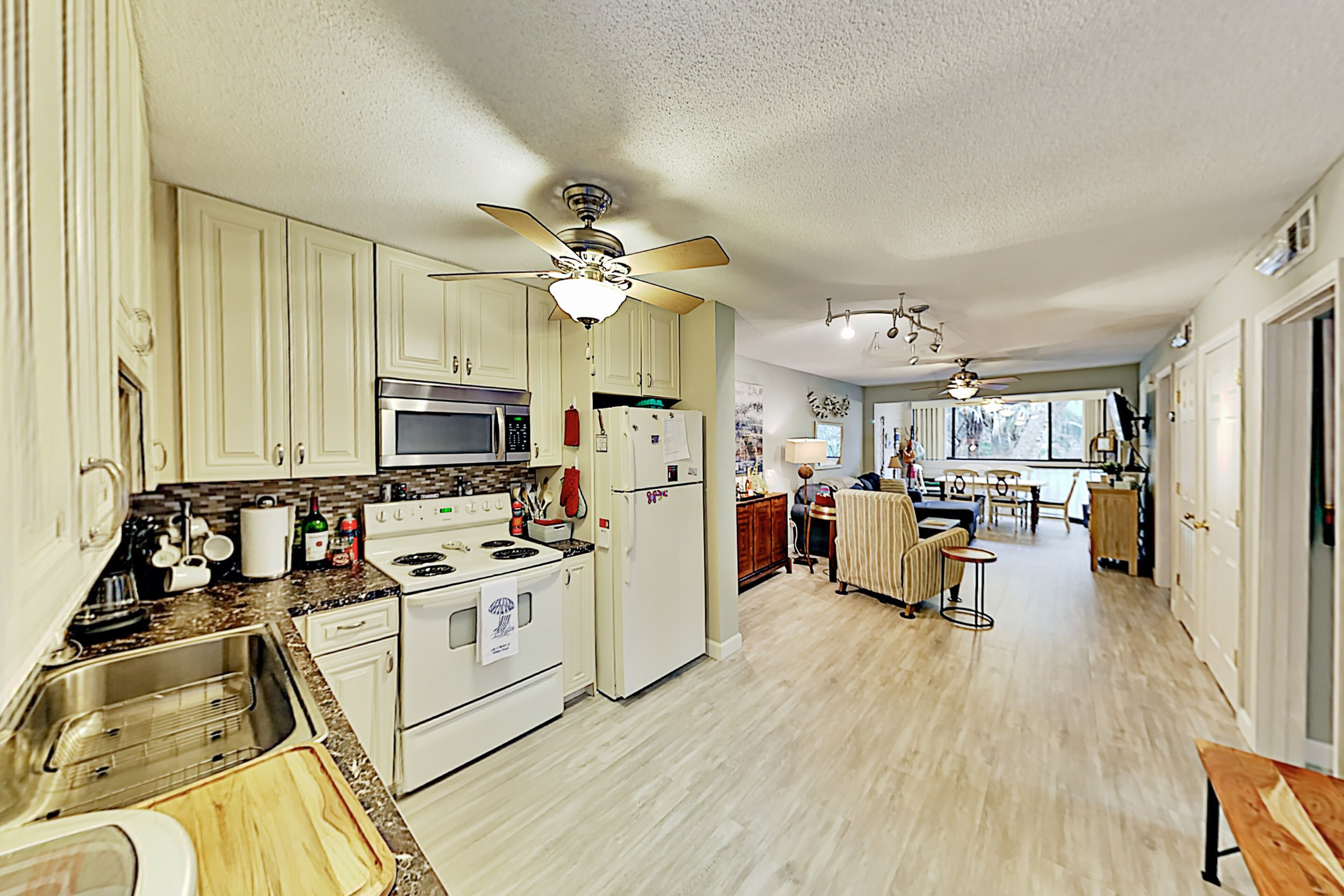 Port Royal Sound Condo | Pools, Playground, Tennis, Hot Tub & Steps to Beach