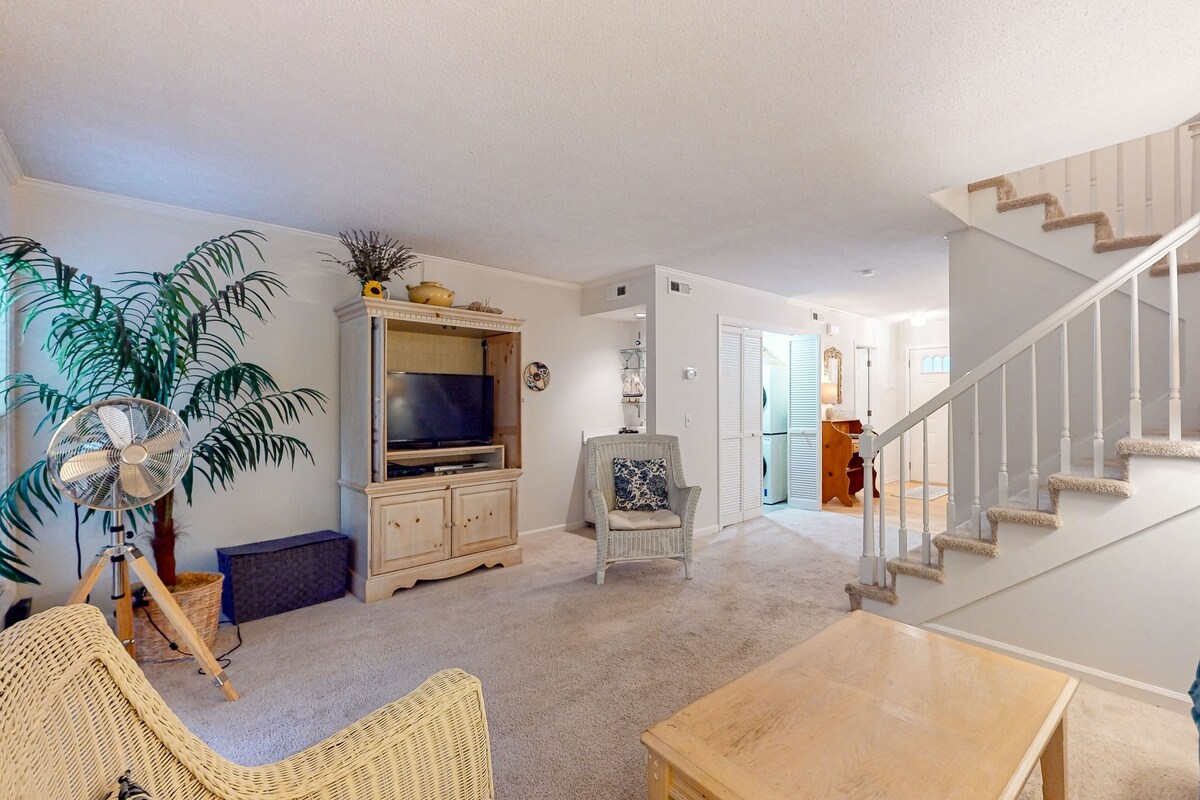 Updated Island Escape w/ Dual Suites - Golf, Tennis, Beach Club, Near Dining