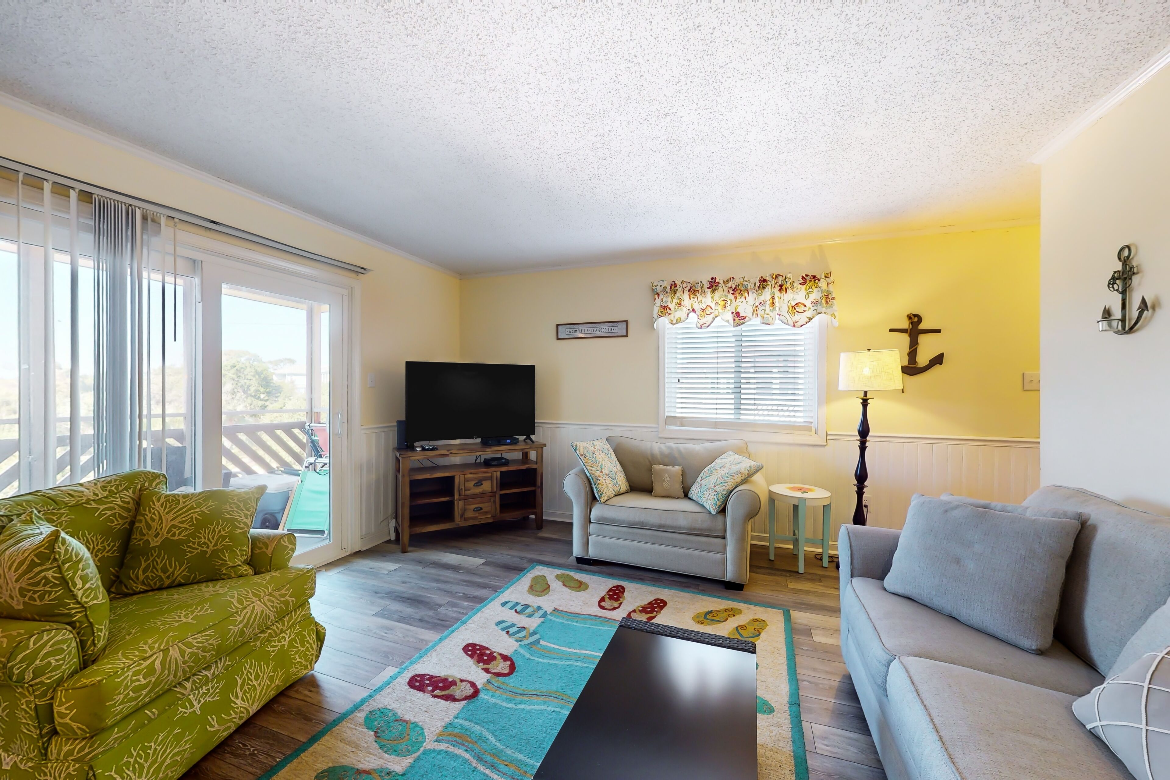 Waipani gem with pool, beach gear, screened porch, & balcony - close to beach