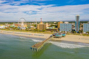 Beach nearby - Waipani gem with pool, beach gear, screened porch, & balcony - close to beach (North Myrtle Beach)