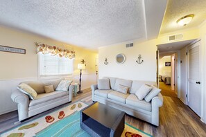 TV - Waipani gem with pool, beach gear, screened porch, & balcony - close to beach (North Myrtle Beach)