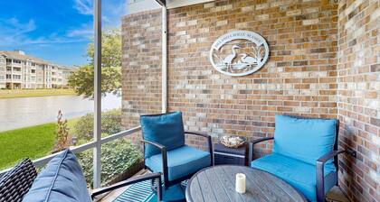 Dual-suite Magnolia Pointe condo with golf, pools, and screened patio