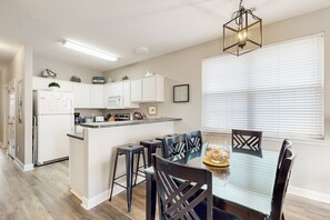 Dining - Spacious Townhome in the Heart of Surfside Beach w/ Ocean Views (Surfside Beach)