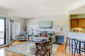 TV a schermo piatto, caminetto, Netflix, lettore DVD