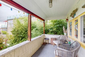 Property grounds - Original West Seattle beach cottage with amazing Elliott Bay views - dogs OK (Seattle)