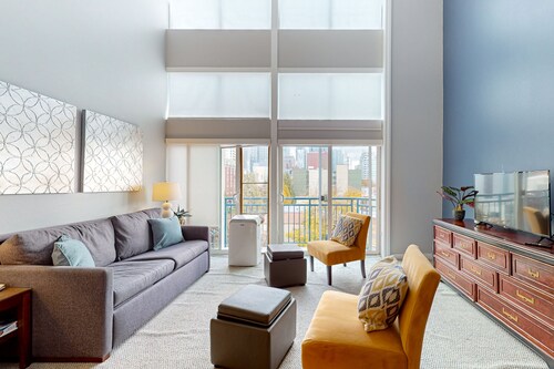 Bright Belltown condo with pool, rooftop deck, & balcony - walkable local