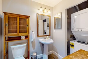 Sèche-cheveux, serviettes fournies