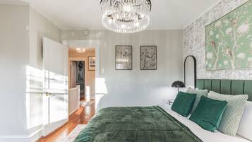 3 bedrooms, iron/ironing board, free WiFi, bed sheets