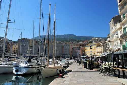 Logement jardin privatif - Bastia sud - proche commerces - 5 minutes de la plage