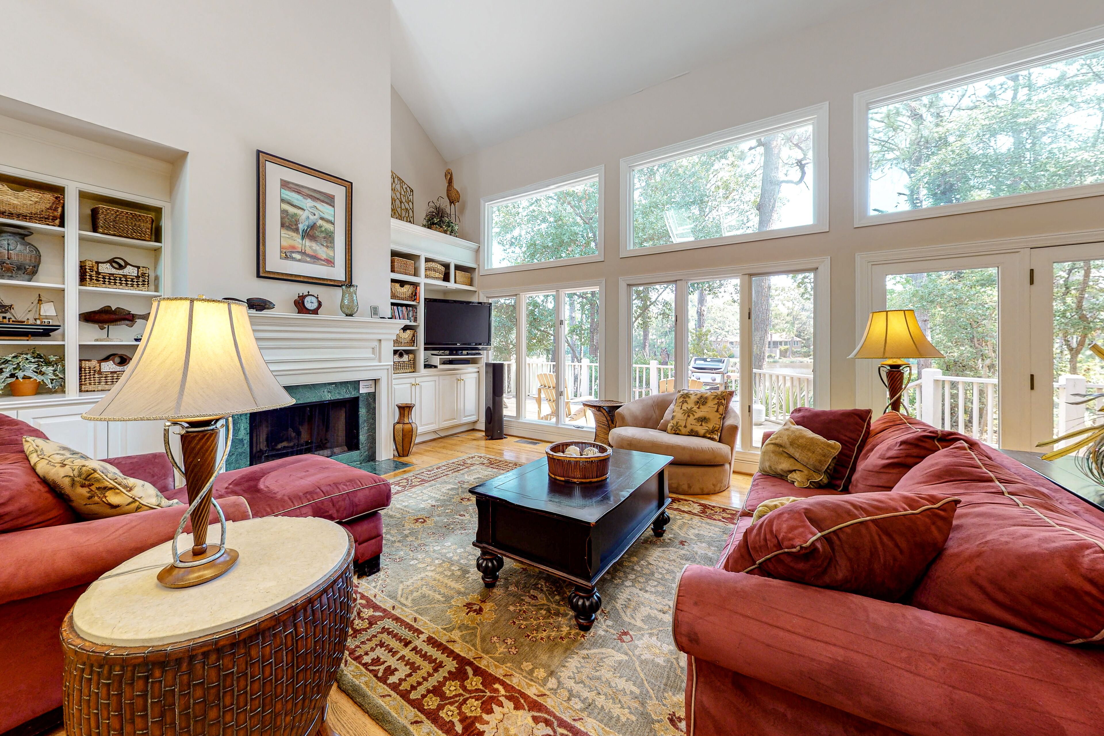 Updated island estate with serene lagoon views & 2 decks - bike to beach