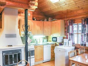 Fridge, microwave, dishwasher, cookware/dishes/utensils